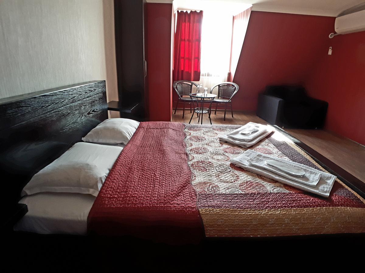 Vazi Hotel Tbilisi Buitenkant foto